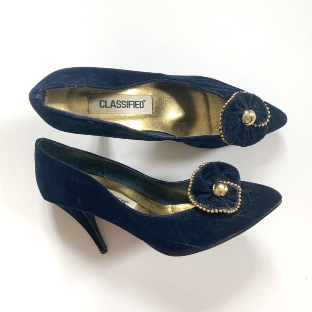 Vintage Classified blue velvet pointed toe heels